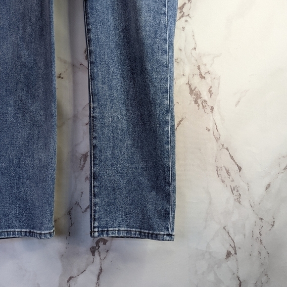 Soft Surroundings Ultimate Denim Straight High Rise Pull On Jeans Light Wash - Picture 5 of 9